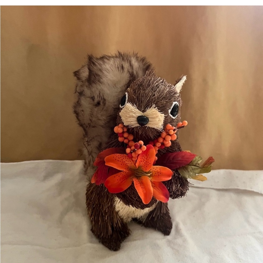 Squirrel Friend Decor